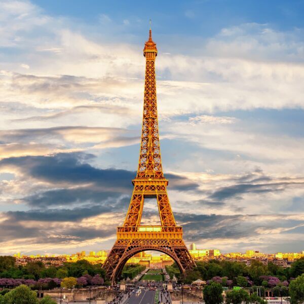 Top 5 tourists things to visit in paris
