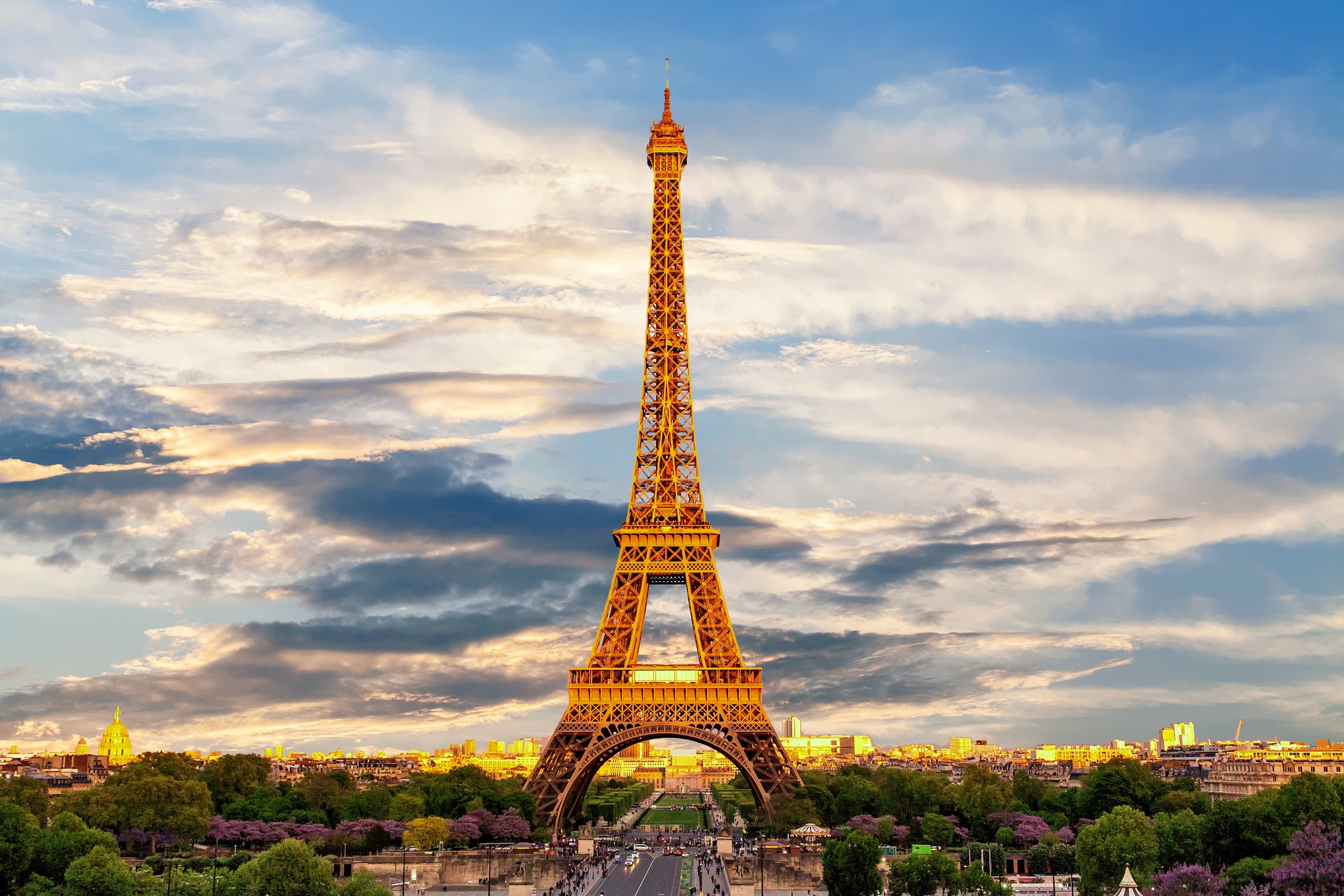 Top 5 tourists things to visit in paris