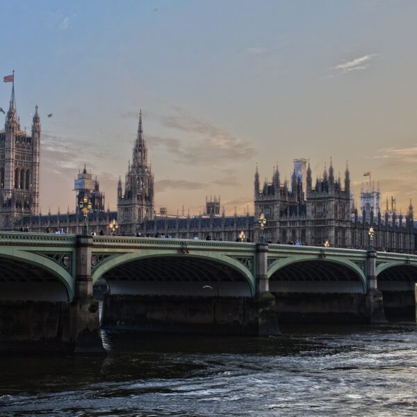 Top 5 tourists things to visit in london